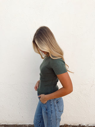 Wren Ribbed Knit Tee - Hunter Green