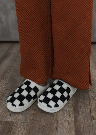Doorbuster Checkered Slippers *final sale*